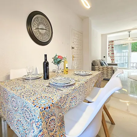 Two Bed House In Calahonda Just 1km To The Сasa de vacaciones