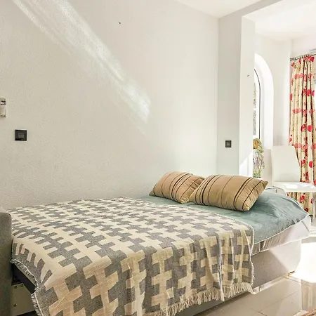 Сasa de vacaciones Two Bed House In Calahonda Just 1km To The *