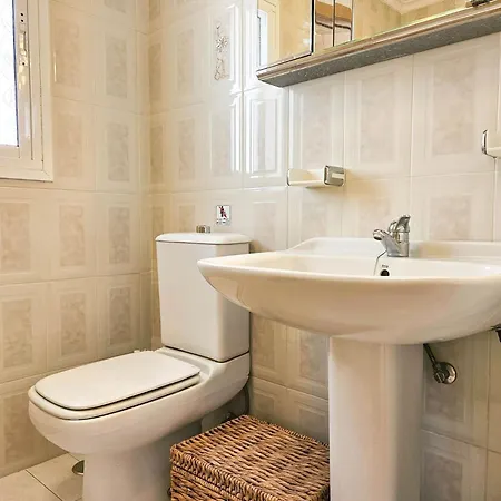 Two Bed House In Calahonda Just 1km To The Сasa de vacaciones