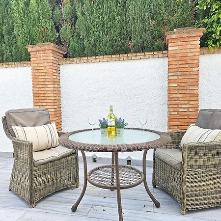 Two Bed House In Calahonda Just 1km To The