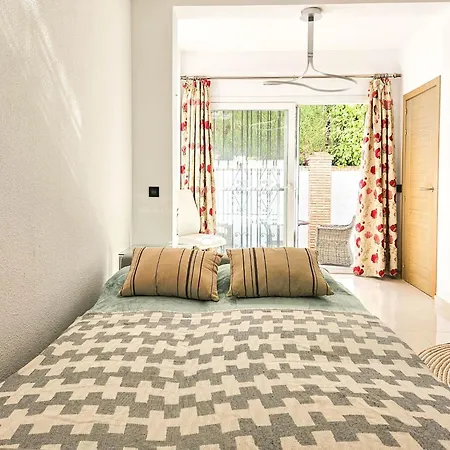 Сasa de vacaciones Two Bed House In Calahonda Just 1km To The *