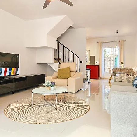 Two Bed House In Calahonda Just 1km To The