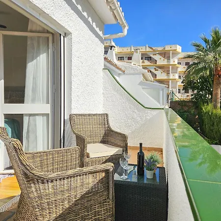 Two Bed House In Calahonda Just 1km To The