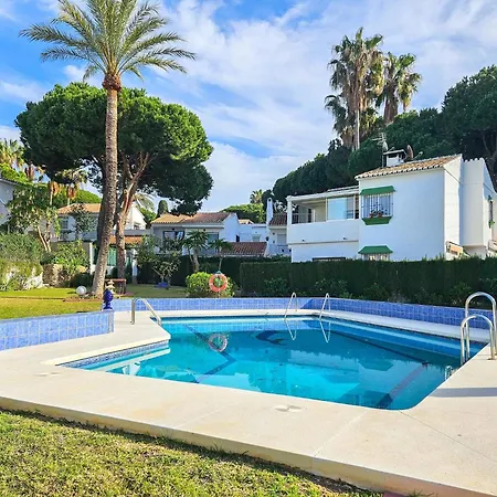 Two Bed House In Calahonda Just 1km To The